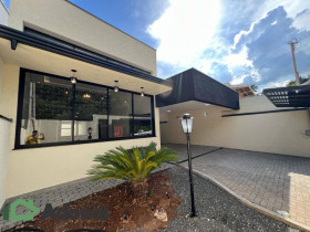 Casa com 3 Quartos à Venda, 169 m² em Jardim América - Jundiaí