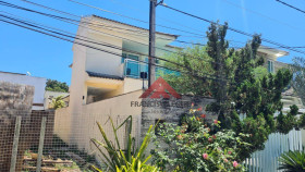 Casa com 3 Quartos à Venda, 242 m² em Camboinhas - Niterói