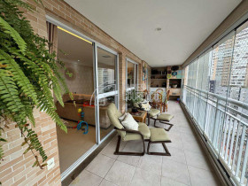 Apartamento com 3 Quartos à Venda, 131 m² em Gonzaga - Santos