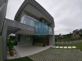 Casa com 3 Quartos à Venda, 212 m² em São João Do Rio Vermelho - Florianópolis