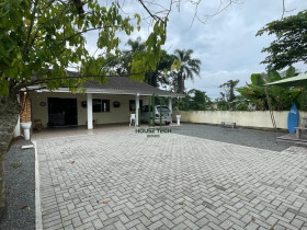 Casa com 4 Quartos à Venda, 130 m² em Barra Do Saí - Itapoá