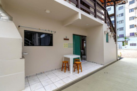 Apartamento com 2 Quartos para Alugar ou Temporada, 50 m² em Centro - Bombinhas
