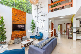 Casa com 3 Quartos à Venda, 450 m² em Interlagos - São Paulo