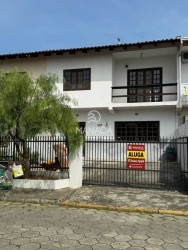 Casa com 3 Quartos para Alugar, 286 m² em Itacolomi - Balneário Piçarras