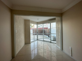 Apartamento com 3 Quartos à Venda, 331 m² em Estreito - Florianópolis