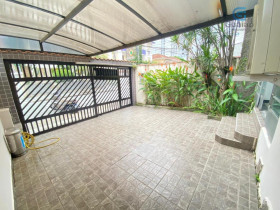 Sobrado com 2 Quartos à Venda, 104 m² em Gonzaga - Santos