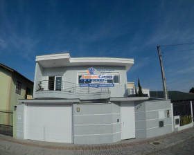 Casa com 4 Quartos à Venda,  em Centro - Balneário Piçarras