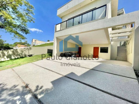 Casa de Condomínio com 3 Quartos à Venda, 230 m² em Granja Viana - Cotia