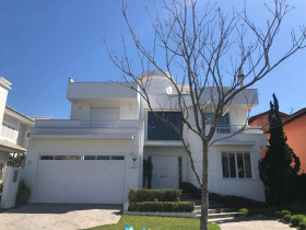 Casa com 4 Quartos para Temporada, 450 m² em Jurerê - Florianópolis