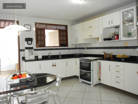 Casa com 3 Quartos à Venda, 300 m² em Ponta Negra - Natal