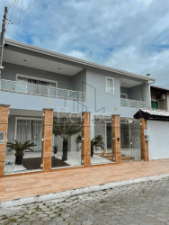 Casa com 3 Quartos à Venda, 420 m² em Santa Regina - Camboriú