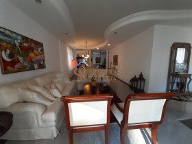 Apartamento com 4 Quartos à Venda, 243 m² em Centro - Florianópolis