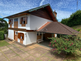 Casa com 3 Quartos à Venda, 228 m² em Jardim Belvedere - Campos Do Jordão