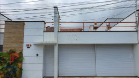 Sobrado com 5 Quartos à Venda, 800 m² em Quintas Do Calhau - São Luís