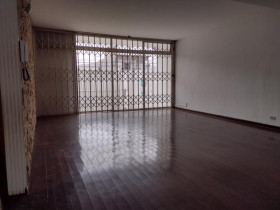 Casa com 3 Quartos para Alugar, 243 m² em Tatuapé - São Paulo