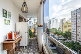 Apartamento com 3 Quartos à Venda,  em Moema - São Paulo