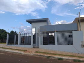 Casa com 3 Quartos à Venda,  em Santa Felicidade - Cascavel