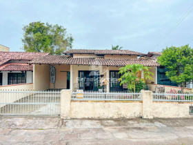 Casa com 3 Quartos à Venda, 285 m² em Costeira - Balneário Barra Do Sul