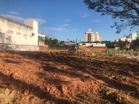 Terreno à Venda, 1.800 m² em Coloninha - Florianópolis