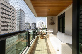 Apartamento com 4 Quartos à Venda, 235 m² em Aclimação - São Paulo