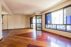 Apartamento com 4 Quartos à Venda, 254 m² em Centro - Florianópolis