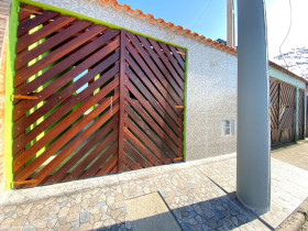 Casa com 2 Quartos à Venda,  em Vila Atlantica - Mongaguá
