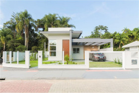 Casa com 3 Quartos à Venda, 114 m² em Forquilhinha - São José