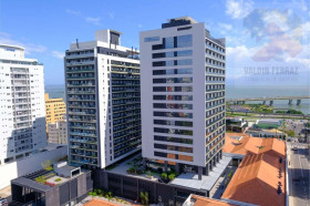 Apartamento com 2 Quartos à Venda, 71 m² em Centro - Florianópolis