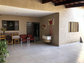 Casa com 3 Quartos à Venda, 200 m² em Alvorada - Unaí