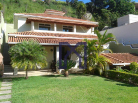 Casa com 4 Quartos à Venda, 256 m² em Pinheirinho - Itajubá