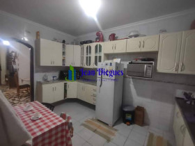 Apartamento com 2 Quartos à Venda, 90 m² em Gonzaga - Santos