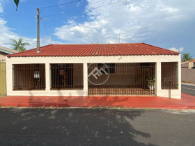 Casa com 2 Quartos à Venda, 171 m² em Jardim Valtinei Bastos Ferreira - Sertanópolis