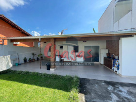 Casa com 1 Quarto à Venda, 100 m² em Massaguaçu - Caraguatatuba