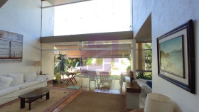 Sobrado com 3 Quartos para Alugar, 375 m² em Enseada - Guarujá