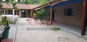 Casa com 5 Quartos para Alugar, 345 m² em Massaguaçu - Caraguatatuba
