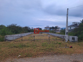 Terreno à Venda, 360 m² em Carianos - Florianópolis