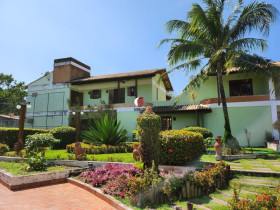 Casa com 6 Quartos à Venda, 505 m² em Manguinhos - Serra