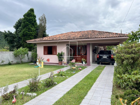 Casa com 3 Quartos à Venda, 180 m² em São João Do Rio Vermelho - Florianópolis