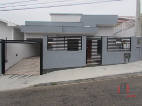 Casa com 3 Quartos à Venda, 135 m² em Forquilhas - São José