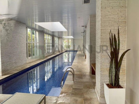 Apartamento com 4 Quartos à Venda, 233 m² em Vila Nova Conceição - São Paulo