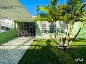 Casa com 3 Quartos à Venda, 360 m² em Barreiros - São José