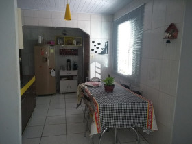 Casa com 2 Quartos à Venda, 69 m² em Tancredo Neves - Santa Maria