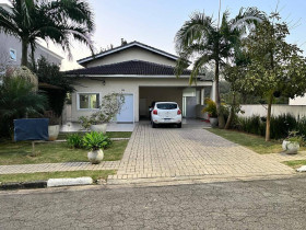 Casa com 3 Quartos à Venda, 269 m² em Jardim Caiapiá - Cotia