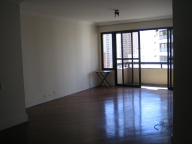 Apartamento com 3 Quartos para Alugar, 124 m² em Moema - São Paulo