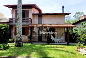 Casa com 3 Quartos à Venda, 218 m² em Campeche - Florianópolis