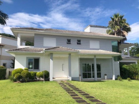 Casa de Condomínio com 4 Quartos à Venda, 400 m² em Córrego Grande - Florianópolis