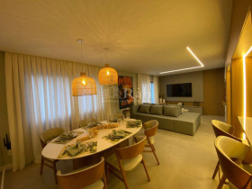 Apartamento com 3 Quartos à Venda, 145 m² em Centro - Balneário Camboriú