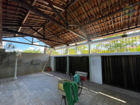 Casa com 3 Quartos para Alugar, 300 m²