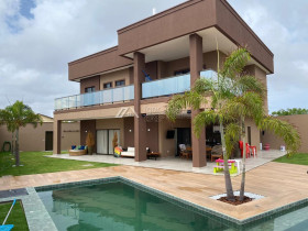 Casa com 5 Quartos à Venda, 400 m² em De Lourdes - Fortaleza