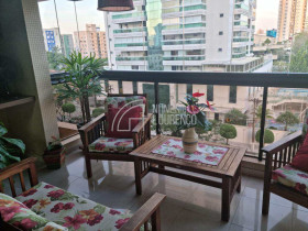 Apartamento com 3 Quartos à Venda, 238 m² em Embaré - Santos